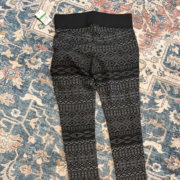 Stoosh Women’s Large Black White Patterned Leggings - Picture 6 of 9